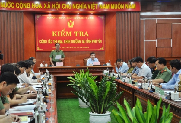 Hình ảnh cho bài viết Hội đồng thi đua - khen thưởng Trung ương kiểm tra công tác thi đua, khen thưởng tại tỉnh Phú Yên